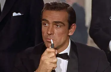 James Bond käytti tupeeta ja joi Finlandia-vodkaa – 25 faktaa Bond-leffoista