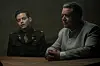 Rami Malek ja Russell Crowe elokuvassa Nuremberg.