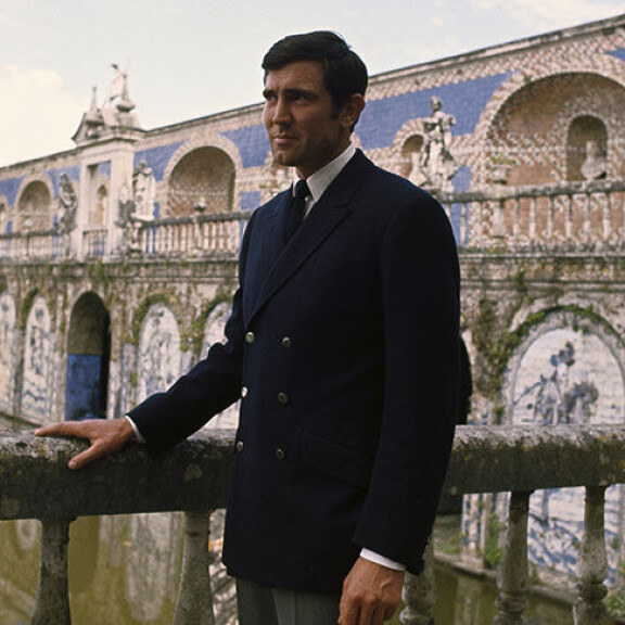 George Lazeby oli 29-vuotias, kun hän näytteli James Bondia. Lazenby teki vain yhden Bond-elokuvan. Sisäkuva