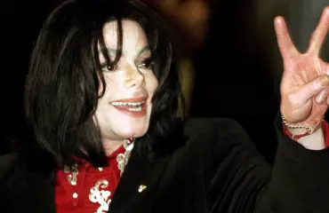 Kiista Michael Jacksonin kuolinpesästä jatkuu – tyttäreltä rajuja väitteitä