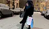 Talven tulo ei hidastanut kauppareissua suorittavan kirjailijan menoa.