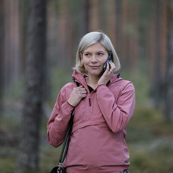 Saara Kotkaniemi Tainan roolissa Mies joka kuoli -sarjassa. Saara Kotkaniemi