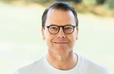 Oho, prinssi Daniel pisti haisemaan – pelaa kymppitonneilla salatulla kerholla