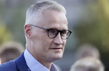 Nimikohun nostattanut kansanedustaja Jarno Limnell: Avioero!