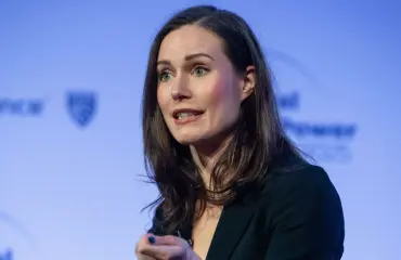 Sanna Marinin näyttävä asuste varasti huomion Saksassa