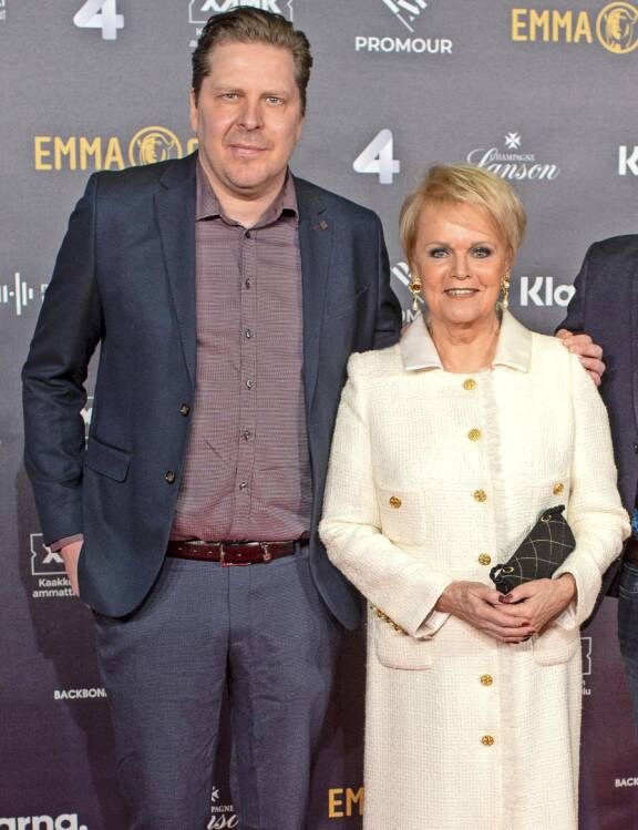 Tommi Liimatainen ja Katri Helena kuvattuina Emma Gaalan punaisella matolla vuonna 2020.