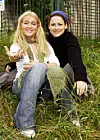 Jonna ja Erin vuonna 2003.