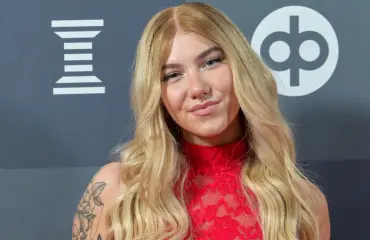 Laulaja Evelinan rohkeat kuvat julki – hämmennys heräsi