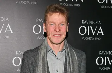 Toni Nieminen hämmästytti baarissa – video