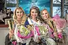 Tältä näytti uunituore Miss Suomi keväällä 2016. Shirlyn vasemmalla puolella perintöprinsessat Emilia Seppänen ja Heta Sallinen.