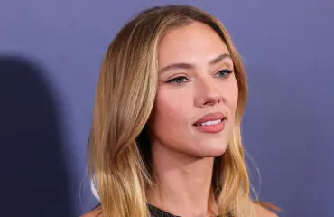 Scarlett Johansson loi katastrofin: ryhtyi outoilemaan treffeillä