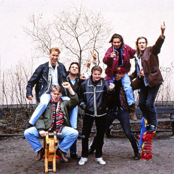 Kari Hietalahti näytteli 1990-luvulla suositussa Vintiöt-sketsisarjassa. Vintiöt