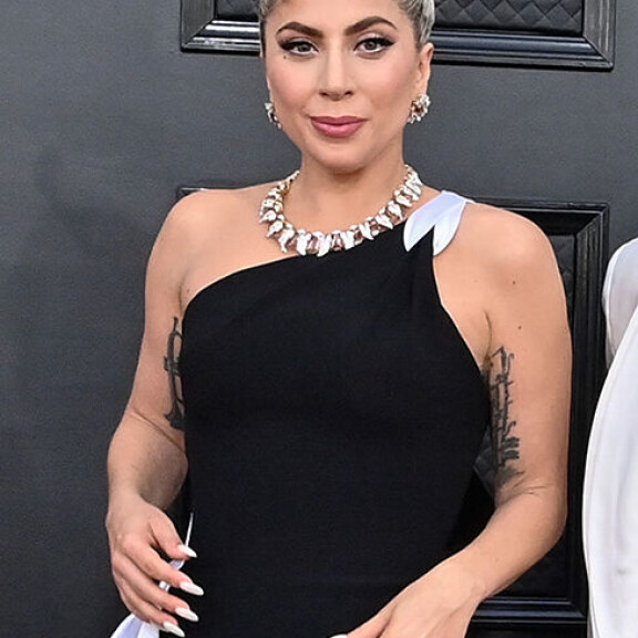 Lady Gagasta spekuloidaan uutta Harley Quinnia. Lady Gaga