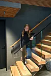 Janni Hussi on asunut muutaman kuukauden uudessa omakotitalossaan, josta löytyy kolme kerrosta.