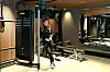 Hirsitalon kellarikerroksesta löytyy huippuvarusteltu kuntosali sekä viimeisen päälle saunaosasto.