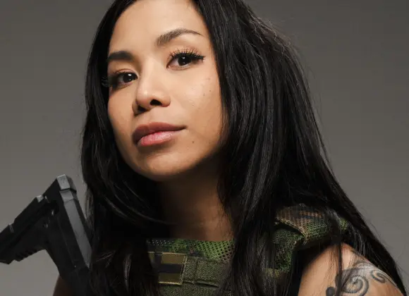 Erikoisjoukot-kouluttajaan yhdistetty kaunotar mukana uutuussarjassa – haaveilee konekivääristä