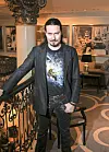 Tuomas Holopainen on paitsi musiikillinen nero, myös näyttelijä Miitta Sorvalin siskonpoika.