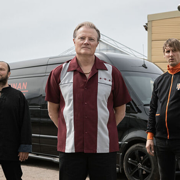 Jari Virman, Kari Hietalahti ja Pekka Strang ovat Mies joka kuoli -sarjassa kilpailevia sieniyrittäjiä Mies joka kuoli, Jari Virman, Kari Hietalahti ja Pekka Strang