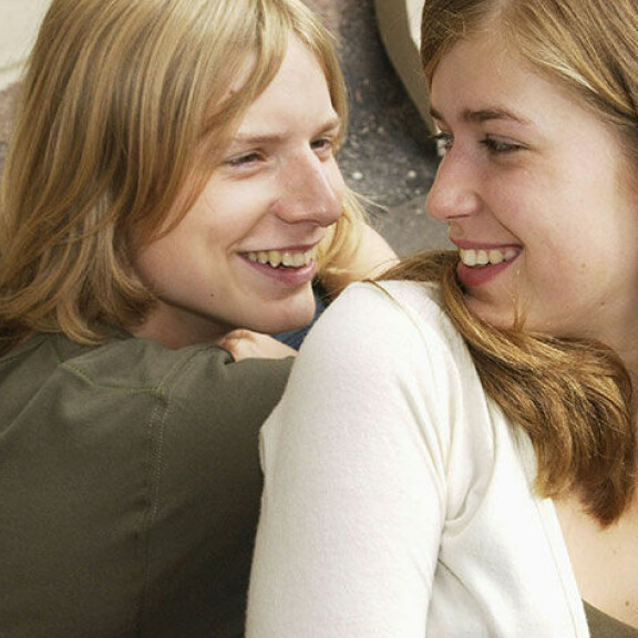 Kolmen kauden aikana päästiin myös näkemään, kun Laura muutti omilleen. Nikoa näytellyt Max Ovaska oli jokaisella kaudella mukana. Laura