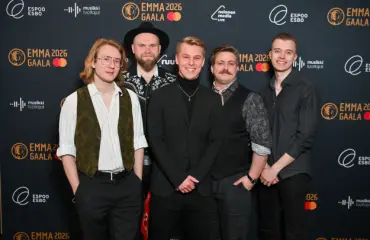 Komiat-yhtyeen keikalla yllättävä käänne – "Rohkea temppu"