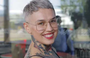 Massimuija Nata Salmela näyttää, miten tienasi