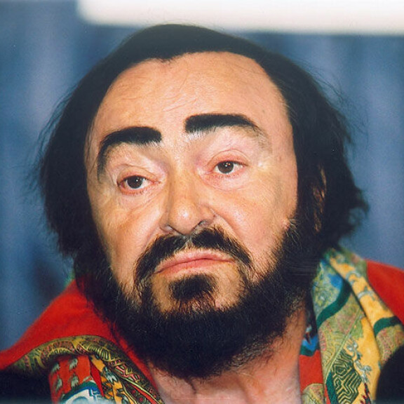 Italialainen oopperalaulaja esiintyi Suomessa elämänsä aikana kolme kertaa. Hän menehtyi vuonna 2007. Pavarotti