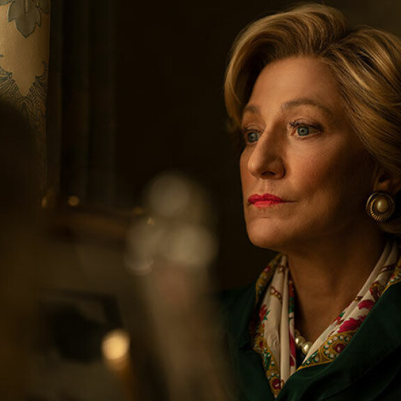 Edie Falco näyttelee Hillary Clintonia sarjassa American Crime Story. Edie Falco näyttelee Hilary Clintonia sarjassa American Crime Story.