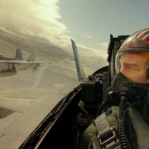 Tom Cruiselle kelpaa vain täydellisyys – vaati uuden Top Gunin näyttelijöiltä vastuuvapautusta järjettömistä stunteista Top Gun Maverick Tom Cruise lentää