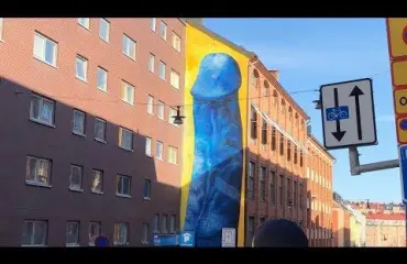 Tukholmalaisen kerrostalon kylkeen maalattiin taiteellinen penis - asukkaat raivostuivat!