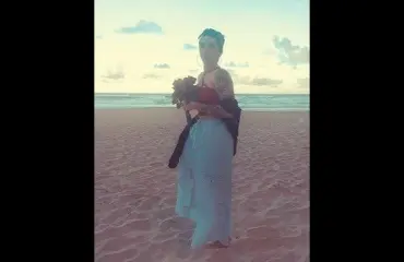 Micki Monroe, 28, meni naimisiin itsensä kanssa - asteli alttarille hiekkarannalla!