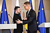 Presidenttikaudellaan Alexander on tavannut useamman kerran Ukrainan presidentti Volodymyr Zelenskyin.