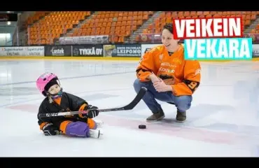 Suloisin video ikinä? Kouvolalainen Netta, 4, tapasi idolinsa: jäällä yhdessä liigakiekkoilijan kanssa - video!