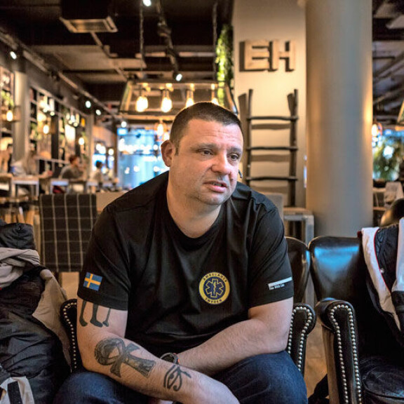 Turun verilöyly ei ollut ensimmäinen kerta, kun Hassan joutui tiukkaan paikkaan. Entisenä YK-sotilaana hän on nähnyt sotaa Bosniassa, Afganistanissa ja Malissa. Turun verilöyly ei ollut ensimmäinen kerta, kun Hassan joutui tiukkaan paikkaan. Entisenä YK-sotilaana hän on nähnyt sotaa Bosniassa, Afganistanissa ja Malissa.
