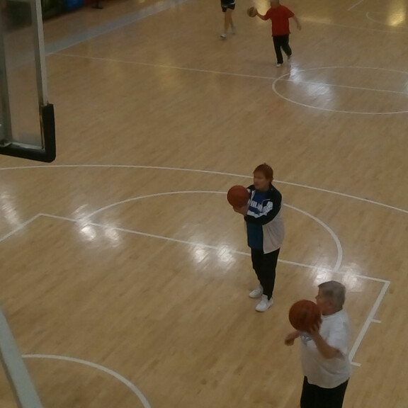 Presidentti Tarja Halonen, 74, nähtiin pelaamassa koripalloa Töölön kisahallissa. Presidentti Tarja Halonen, 74, nähtiin pelaamassa koripalloa Töölön kisahallissa.