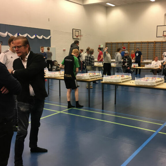 Wallu Valpio yllättäen mukana pöytälätkän SM-kisoissa: Tulin tänne nöyryyttämään ammattilaisia – näin todellisuudessa kävi! Wallu