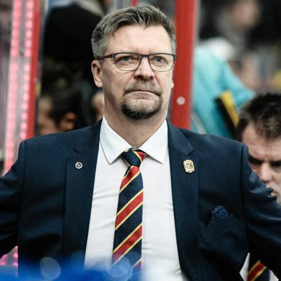 Jukka Jalonen siirtyy Jokereista takaisin Suomen A-maajoukkueen päävalmentajaksi. Jukka Jalonen siirtyy Jokereista takaisin Suomen A-maajoukkueen päävalmentajaksi.