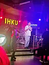 Anssi on esitellyt laulutaitojaan myös karaokessa.