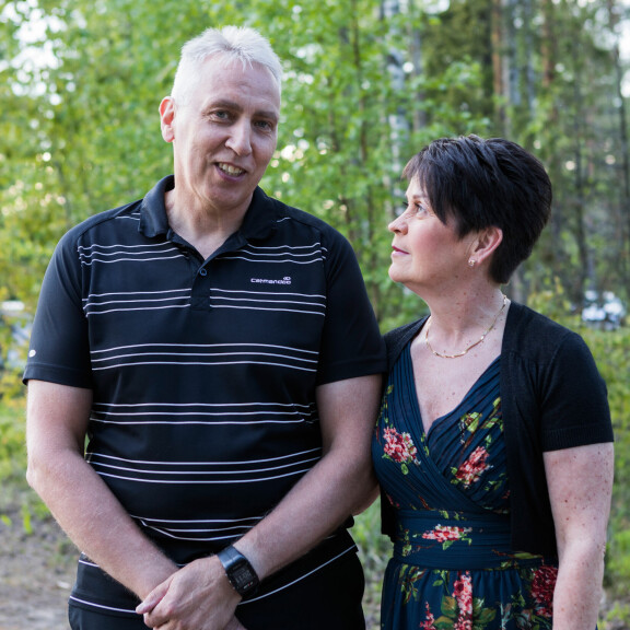 Seiskan jättireportaasi Markku Aron lavakeikalta: takana jo yli 6 200 esiintymistä! Pauli Ottman ja Pirjo Sorsa