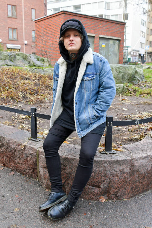 Viewin esikoisalbumi Leave A Comment julkaistiin 2017.