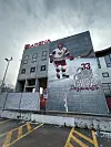 Italian jääkiekkomaajoukkue on valmistautunut olympialaisten kotikisoihin Bolzanon betonihallissa.