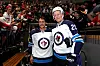 Teemu Selänne on Winnipegissä edelleen kovaa kamaa. Kuva vuodelta 2018, jolloin joukkueessa pelasi Patrik Laine.