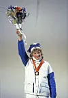 Marja-Liisa Kirvesniemi (o.s. Hämäläinen) tuuletti naisten 20 kilometrin hiihtokilpailun olympiakultaa Sarajevossa 18. helmikuuta 1984.
