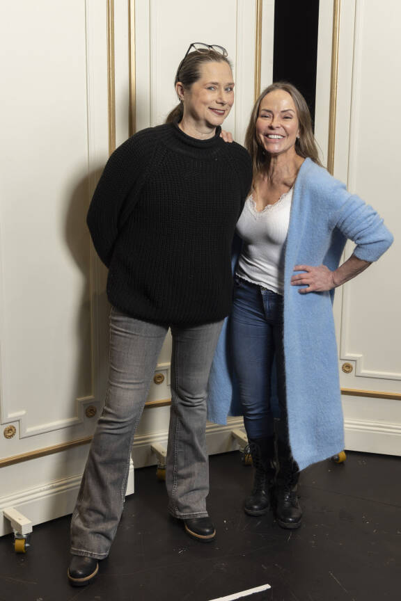 Lady T:n näytökset on myyty jo kevään osalta täyteen. Maria kehuu ohjaaja Tiina Puumalaisen draamaa, joka kertoo Britannian 'Rautarouvan' ja alipalkatun hotellityöntekijän kohtaamisesta.