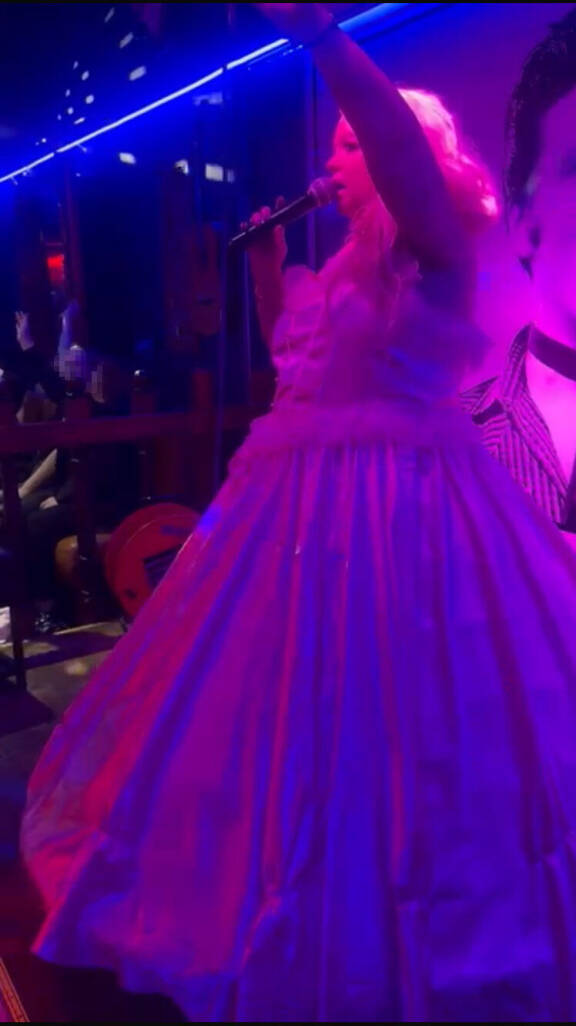 Lukijan mukaan rakkauttakin vannottiin puolin ja toisin.