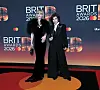 Kelly ja Sharon poseerasivat BRIT Awardsin punaisella matolla.