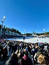 Lahden hiihtostadionin 'huutokaarre' oli tupaten täynnä innokasta hiihtokansaa Salppureissa.