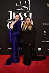 Paula Vesala ja Malla Malmivaara astelivat yhdessä punaiselle matolle maaliskuisessa Jussi-gaalassa.