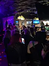 Johannan kanssa haluttiin kuvia ennen keikkaa, keikan aikana, keikan välissä ja keikan jälkeen.