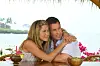 Jennifer Aniston ja Adam Sandler hempeilevät, ehkä feikisti, Just Go With It -romcomissa.