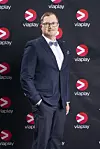 Antti Mäkinen on selostanut jääkiekon MM-kisoja Viaplaylla keväästä 2024 lähtien.